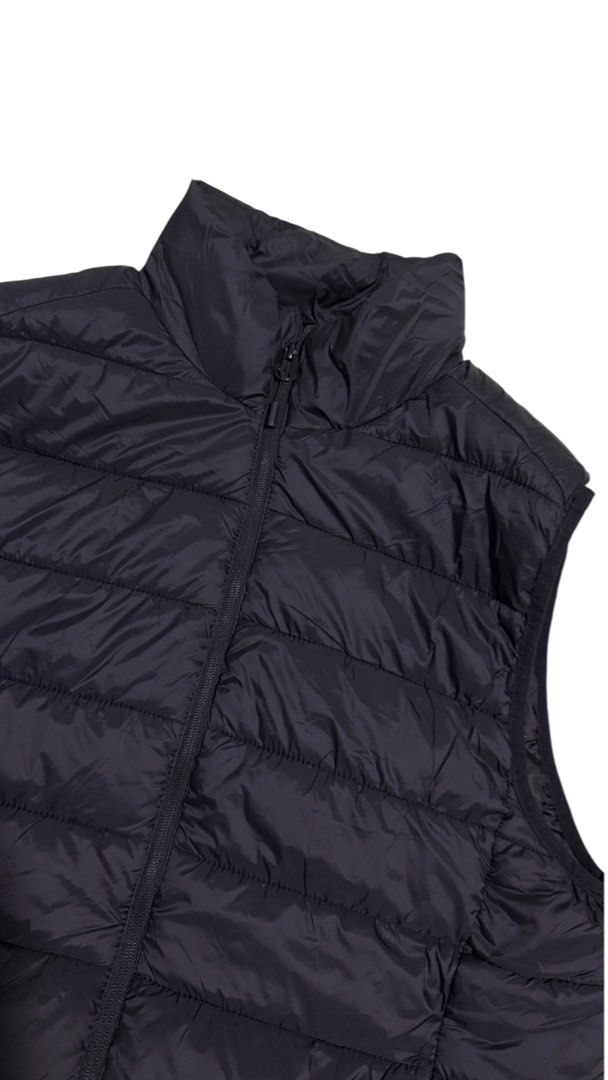 Primark Black Puffer Vest - Size Large (Category: Vests) located in Baguio. Submitted by zeemoda01 (Listing ID 1462169307, Image 3). Description: - Black puffer vest from Primark - Size: Large - Shower resistant, ideal for light rain - Lightweight and easy to pack - Perfect for layering over hoodies or t-shirts - Features a front zip and stand-up collar - Made in Bangladesh.