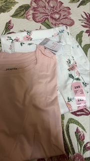 (Category: ) located in . Submitted by wfa.wardrobe (Listing ID 1462156308, Image 1). Description: .