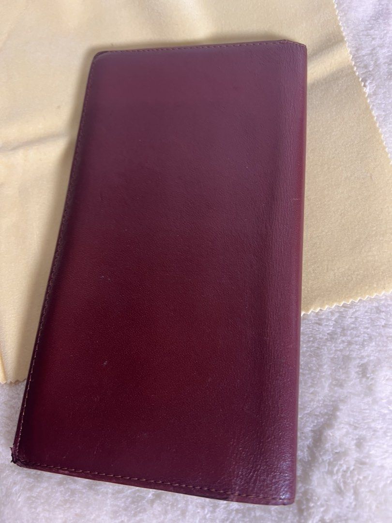 PRLEOVED VINTAGE CARTIER WALLET AUTHENTIC (Category: Luxury Bags & Wallets) located in Makati City. Submitted by carullee (Listing ID 1462196914, Image 2). Description: Vintage Cartier Wallet Guaranteed authentic With box and original dustbag With minimal sign of ageing for a vintage collector item .