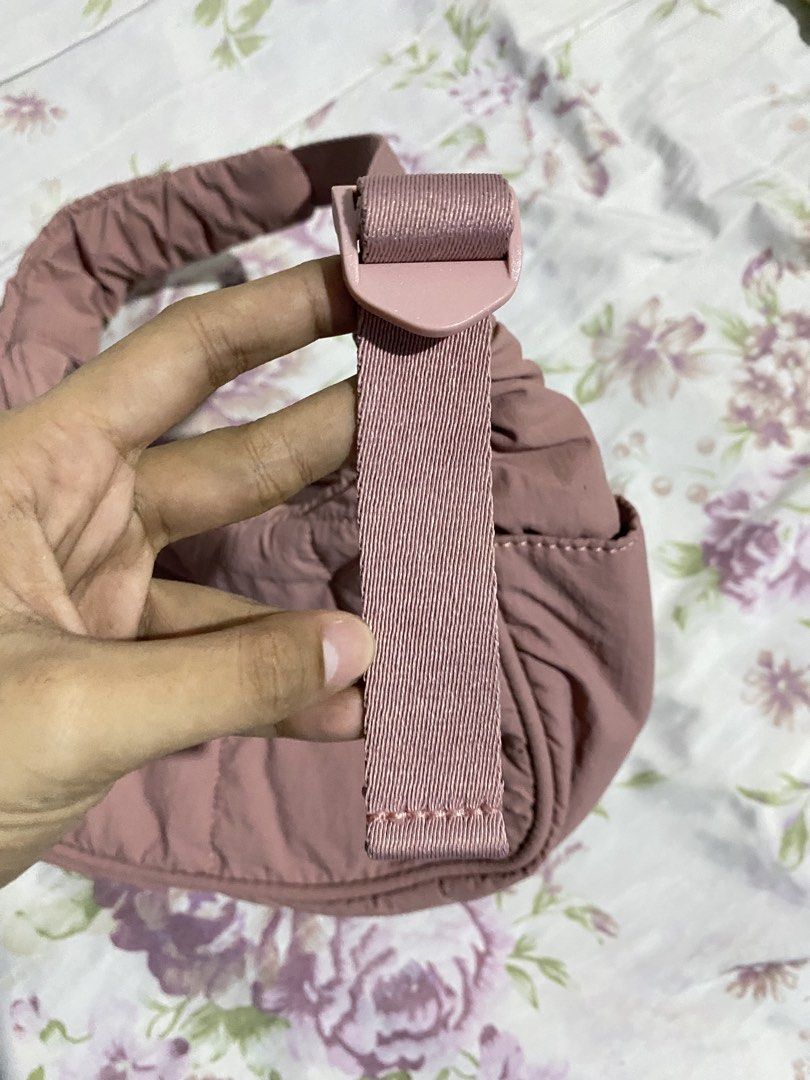 Pufferbag Westbronco (Category: Shoulder Bags) located in Manila. Submitted by beeboppp (Listing ID 1462112643, Image 3). Description: Westbronco puffer bag color: dark pink used once fixed price .