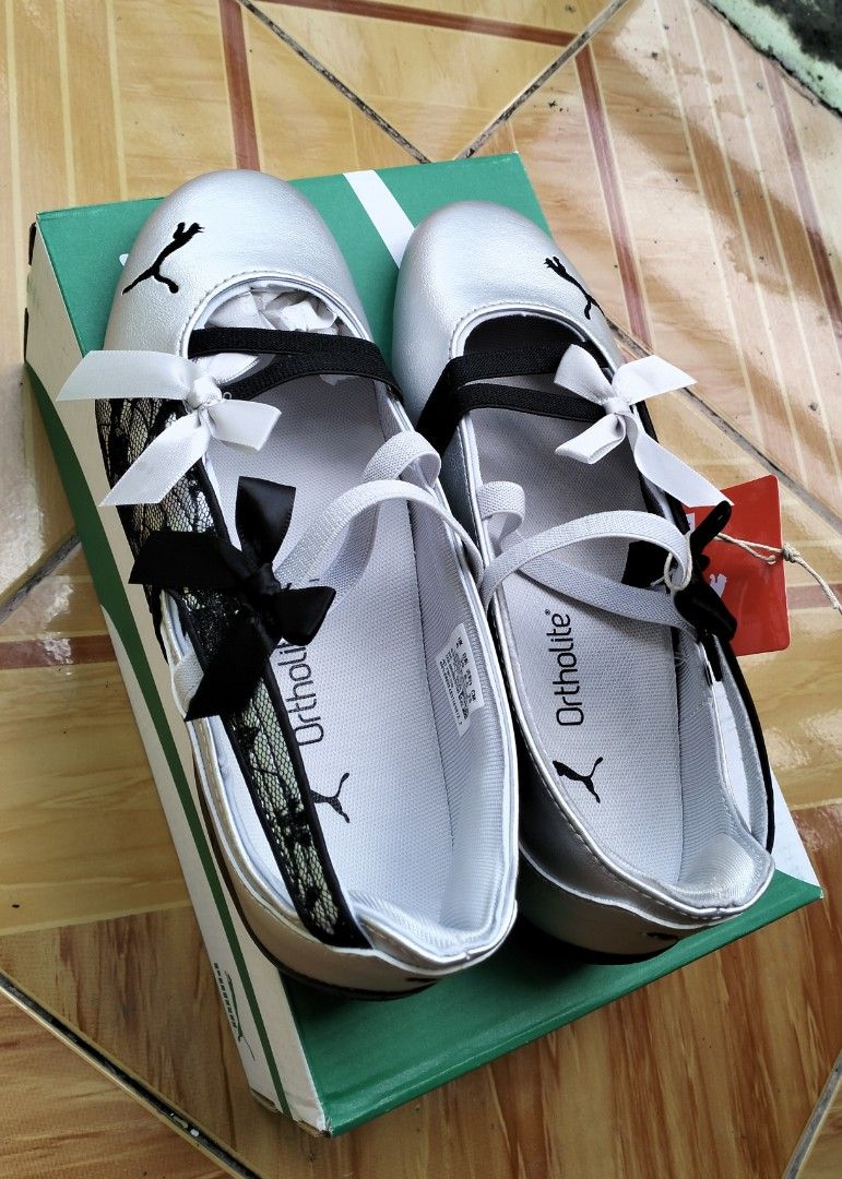 Puma Speedcat Ballet Lace Shoes (Category: Flats & Sandals) located in Manila. Submitted by geianna24 (Listing ID 1462082135, Image 1). Description: PUMA Speedcat Ballet Lace Women’s Selling Price: ₱4000 — Negotiable for sure buyer Details: PUMA Speedcat Ballet Lace Black, White & Silver With ribbon/bow detail With PUMA box Ortholite insole Size: UK 6 / EUR 39 / US Women’s 8.5 / 25 cm Made in Vietnam Style Code: 409009-01 Good condition and well-