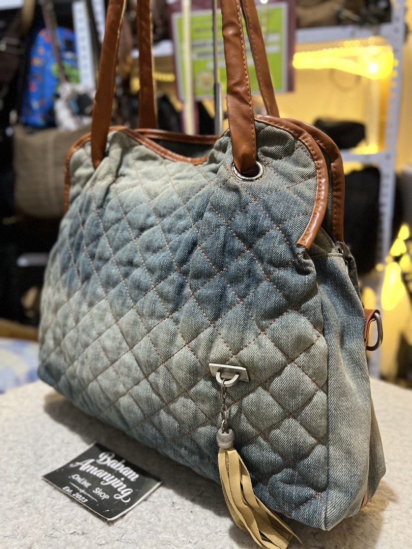 Quilted denim tote bag (Category: Tote Bags) located in Rizal. Submitted by babamamanyingonlineshop (Listing ID 1462257343, Image 2). Description: 290 php quilted denim tote bag with faux-leather accents. Medium to Large..