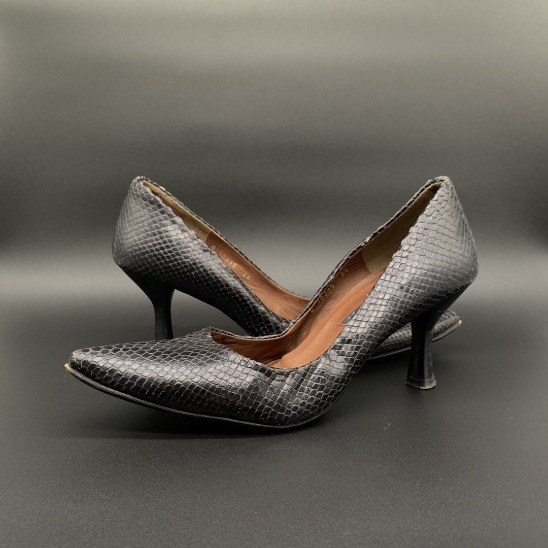 Rabokigoshi Works Snakeskin Heels (Category: Sneakers & Footwear) located in Marikina City. Submitted by shoepairfly (Listing ID 1462189249, Image 1). Description: Rabokigoshi Works Snakeskin Heels Size US 7 CM 24 Authentic Php 750.