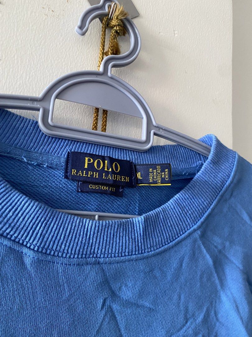RALPH LAUREN SWEAT SHIRT (Category: Coats, Jackets and Outerwear) located in Cotabato. Submitted by chaowie (Listing ID 1462076270, Image 1). Description: 10/10 condition no hidden issue Womens fit.