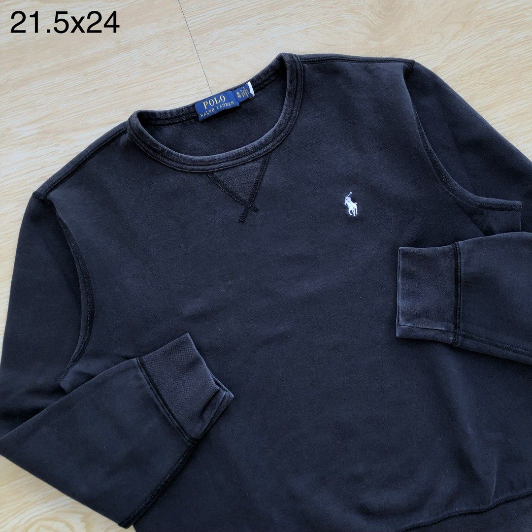 Ralph lauren sweater (Category: Coats, Jackets and Outerwear) located in Cavite. Submitted by nicepicker (Listing ID 1462089807, Image 2). Description: Size on Tag: XL Dimension: 21.5 x 24 Condition: 8/10 Flaws: Sign of usage .