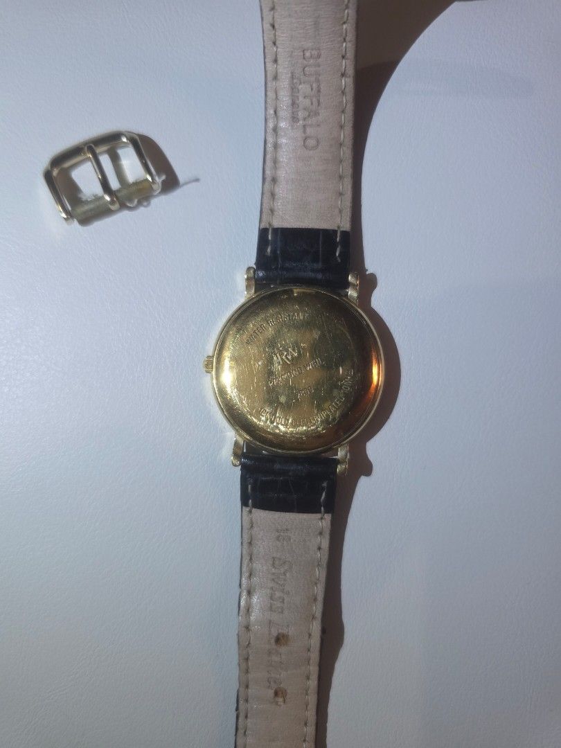 RAYMOND WEIL GENEVE Automatic Watch (Category: Men's Watches) located in Manila. Submitted by dcory (Listing ID 1462161959, Image 3). Description: Issues: - It is not working despite the watch having an automatic movement, so there is probably an issue with the watch's mechanism. - Strap of the watch is not in good condition - Selling it as is.
