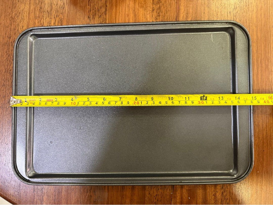 Rectangular Baking Tray (Category: Bakeware) located in Petaling Jaya. Submitted by chinghao3939 (Listing ID 1462076468, Image 3). Description: - Standard size baking tray (approx. 15" x 10") - Non-stick surface for easy release and cleaning - Ideal for cookies, roasting vegetables, or baking small batches - Fits most standard ovens.