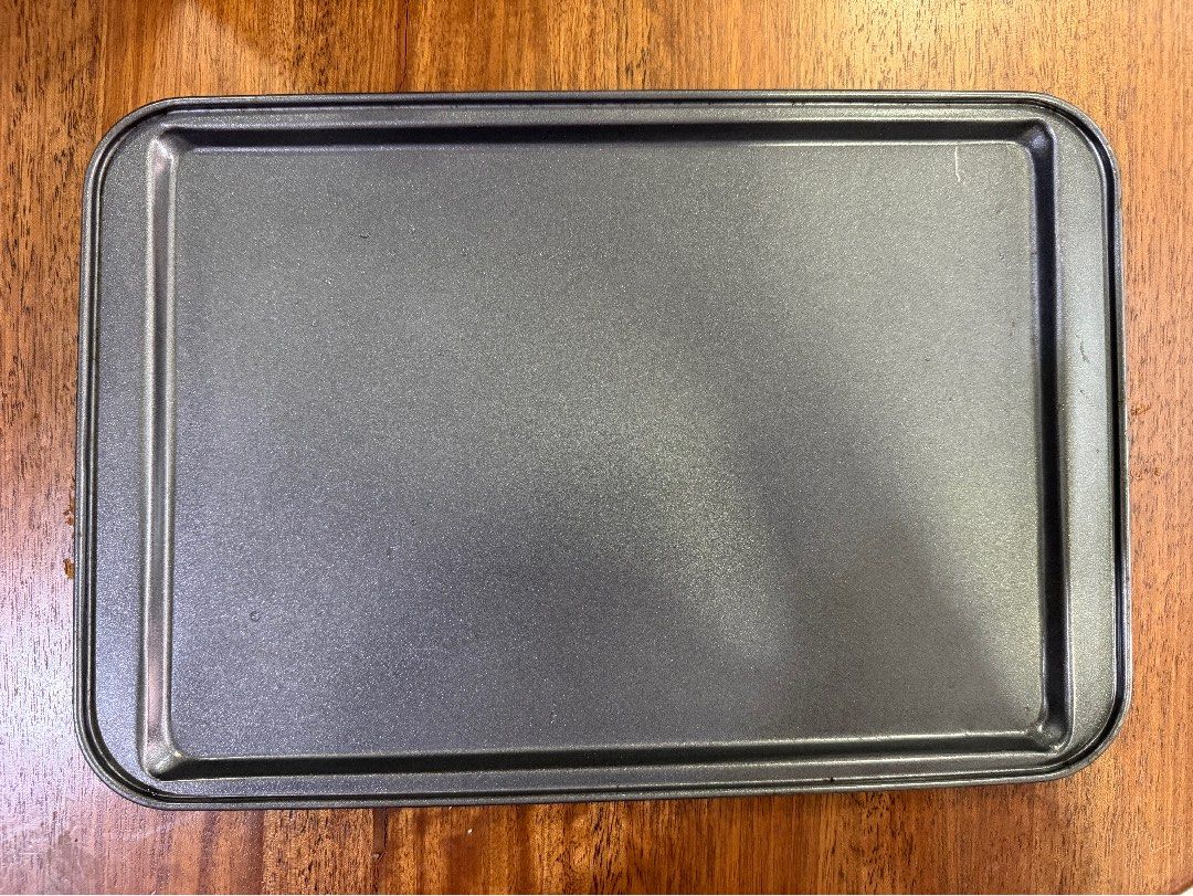 Rectangular Baking Tray (Category: Bakeware) located in Petaling Jaya. Submitted by chinghao3939 (Listing ID 1462076468, Image 1). Description: - Standard size baking tray (approx. 15" x 10") - Non-stick surface for easy release and cleaning - Ideal for cookies, roasting vegetables, or baking small batches - Fits most standard ovens.