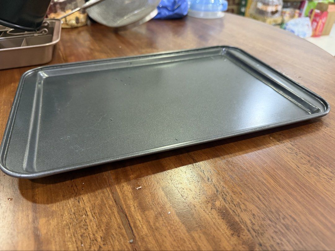 Rectangular Baking Tray (Category: Bakeware) located in Petaling Jaya. Submitted by chinghao3939 (Listing ID 1462076468, Image 2). Description: - Standard size baking tray (approx. 15" x 10") - Non-stick surface for easy release and cleaning - Ideal for cookies, roasting vegetables, or baking small batches - Fits most standard ovens.