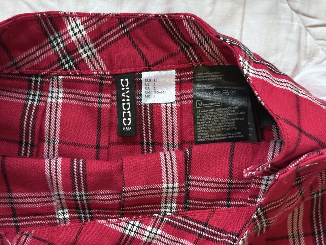 red pleated skirt (Category: Skirts) located in Batangas. Submitted by miuparfait (Listing ID 1462137099, Image 3). Description: size: eur 34 / us 2 — fits xs to s, non stretch condition: 9/10, has a slight stain on one of the flaps of the skirt (it’s circled on the first photo… besides that the material is still good) location: batangas mop: gotyme mod: jnt.