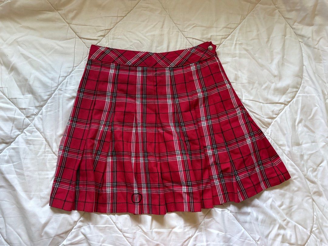 red pleated skirt (Category: Skirts) located in Batangas. Submitted by miuparfait (Listing ID 1462137099, Image 1). Description: size: eur 34 / us 2 — fits xs to s, non stretch condition: 9/10, has a slight stain on one of the flaps of the skirt (it’s circled on the first photo… besides that the material is still good) location: batangas mop: gotyme mod: jnt.