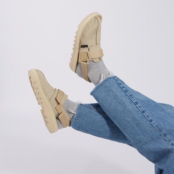 Reebok Beatnik Beige (Category: Slippers & Slides) located in Bacoor. Submitted by gabbaladad (Listing ID 1462089095, Image 2). Description: Reebok Beatnik Beige Issue: solesep. Reglued pero needs reglue ata ulit No box Sz. 8 P1500.
