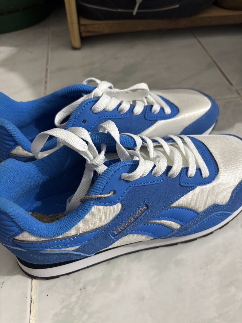 REEBOK SHOES (Category: Sneakers) located in San Fernando. Submitted by astrid_07 (Listing ID 1462169944, Image 1). Description: REEBOK COMFORT FOOTBED SIZE: USA 7 1/2 EUR 38 CM 24.5 3,000 + SF.