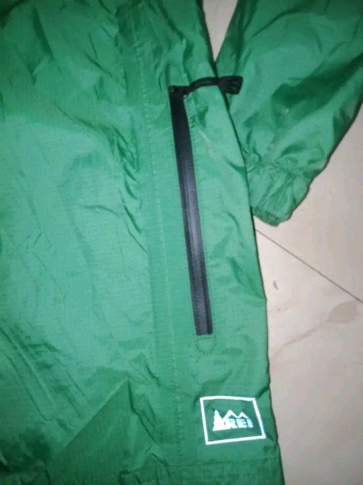 REI Rainwall waterproof shell jacket. (Category: Hiking & Camping) located in Dasmarinas. Submitted by francoprancisco (Listing ID 1462084389, Image 3). Description: REI Rainwall waterproof shell jacket. xs to small women 18.5 x 23.5. Youth 11-13 years old. Full seam sealed/lightweight solid waterproofing for heavy rain. good as new cond. 880 plus sfee Cavite loc..