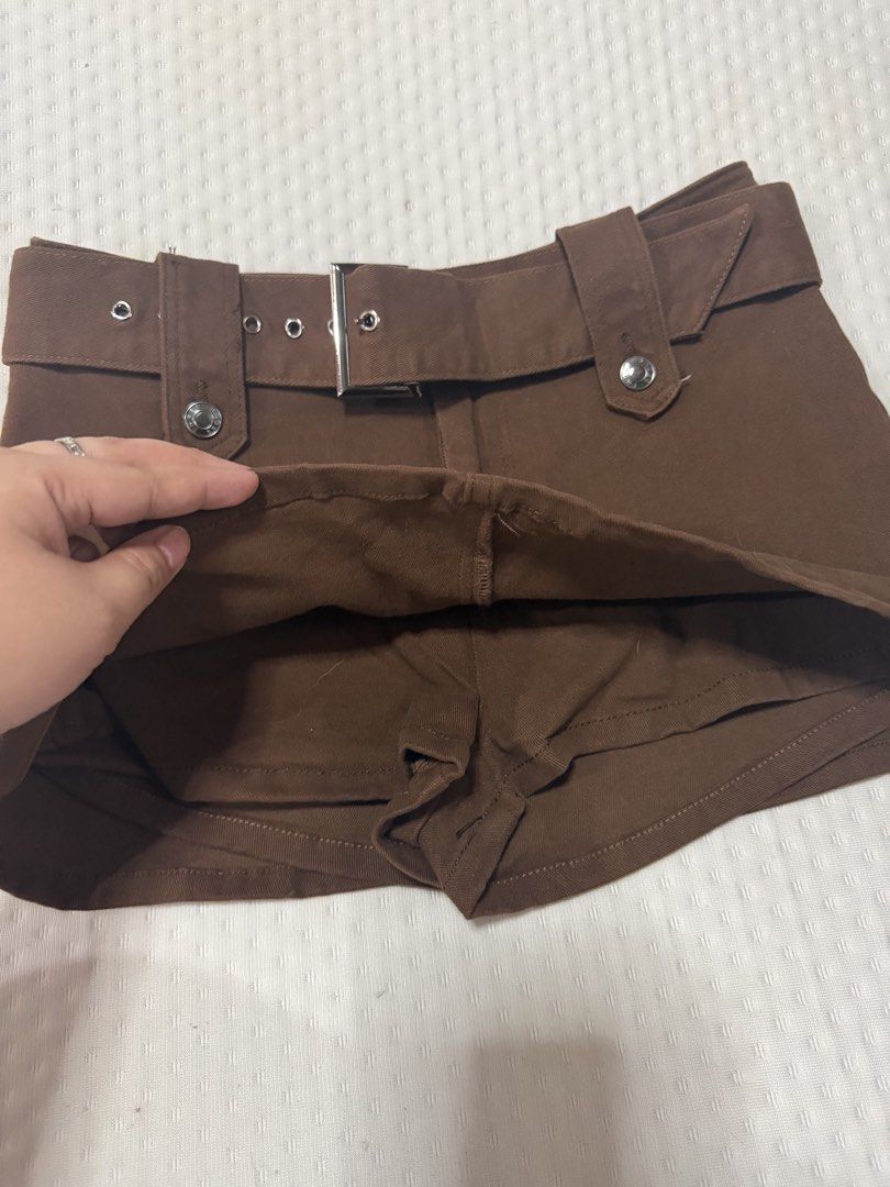 Retro denim skort (Category: Shorts) located in Manila. Submitted by pinkyswearshop2.0 (Listing ID 1462095796, Image 3). Description: .