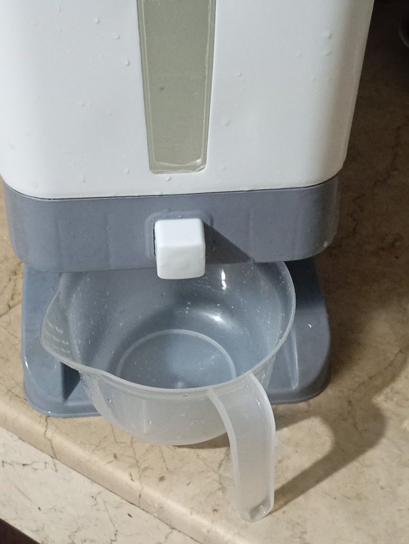 Rice Dispenser (Category: Food Organization & Storage) located in Manila. Submitted by dillydolly_19 (Listing ID 1462147662, Image 2). Description: Rice Dispenser orginal price: PHP250 selling price PHP200 color: gray and white size: 34*17*41cm inclusion: storage and measuring cup up to 10 kgs storage.