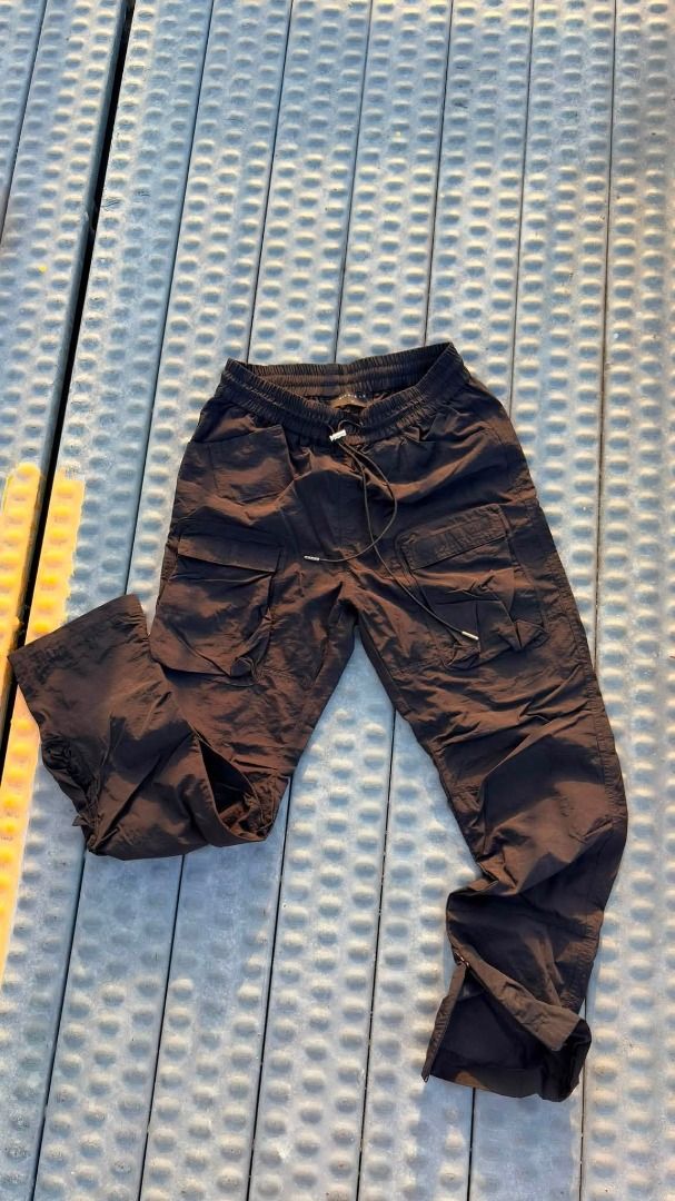 Richie Le Cargo Pants (Category: Trousers) located in Angeles City. Submitted by keedriae (Listing ID 1462174320, Image 3). Description: Richie Le Cargo Pants Complete with tags size: M fit to 30-33 No issue still in pristine condition price: 1999php meet up around pampanga.