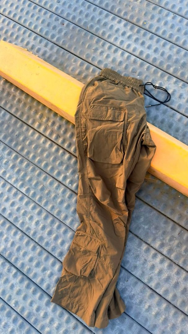 Richie Le Cargo Pants (Category: Trousers) located in Angeles City. Submitted by keedriae (Listing ID 1462174707, Image 3). Description: - Relaxed fit brown cargo pants - Multiple pockets on front and sides - Adjustable drawstring waist for comfort - Ankle zippers for customizable fit - Versatile for casual wear and outdoor activities - Easy to style with any top.