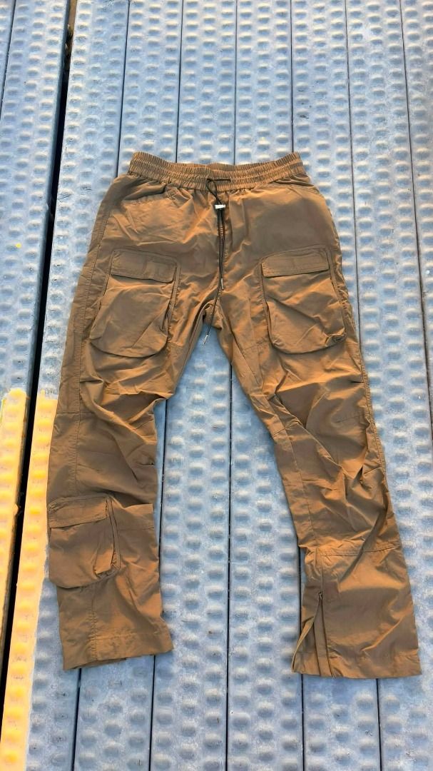 Richie Le Cargo Pants (Category: Trousers) located in Angeles City. Submitted by keedriae (Listing ID 1462174707, Image 1). Description: - Relaxed fit brown cargo pants - Multiple pockets on front and sides - Adjustable drawstring waist for comfort - Ankle zippers for customizable fit - Versatile for casual wear and outdoor activities - Easy to style with any top.