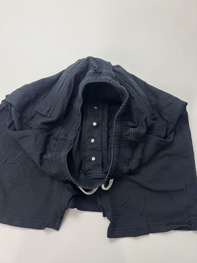 Rick Owens DRKSHDW Shorts (Category: Shorts) located in Makati City. Submitted by ufcknwthbst (Listing ID 1462077854, Image 3). Description: 23 inch length 9.5/10 condition No issue.