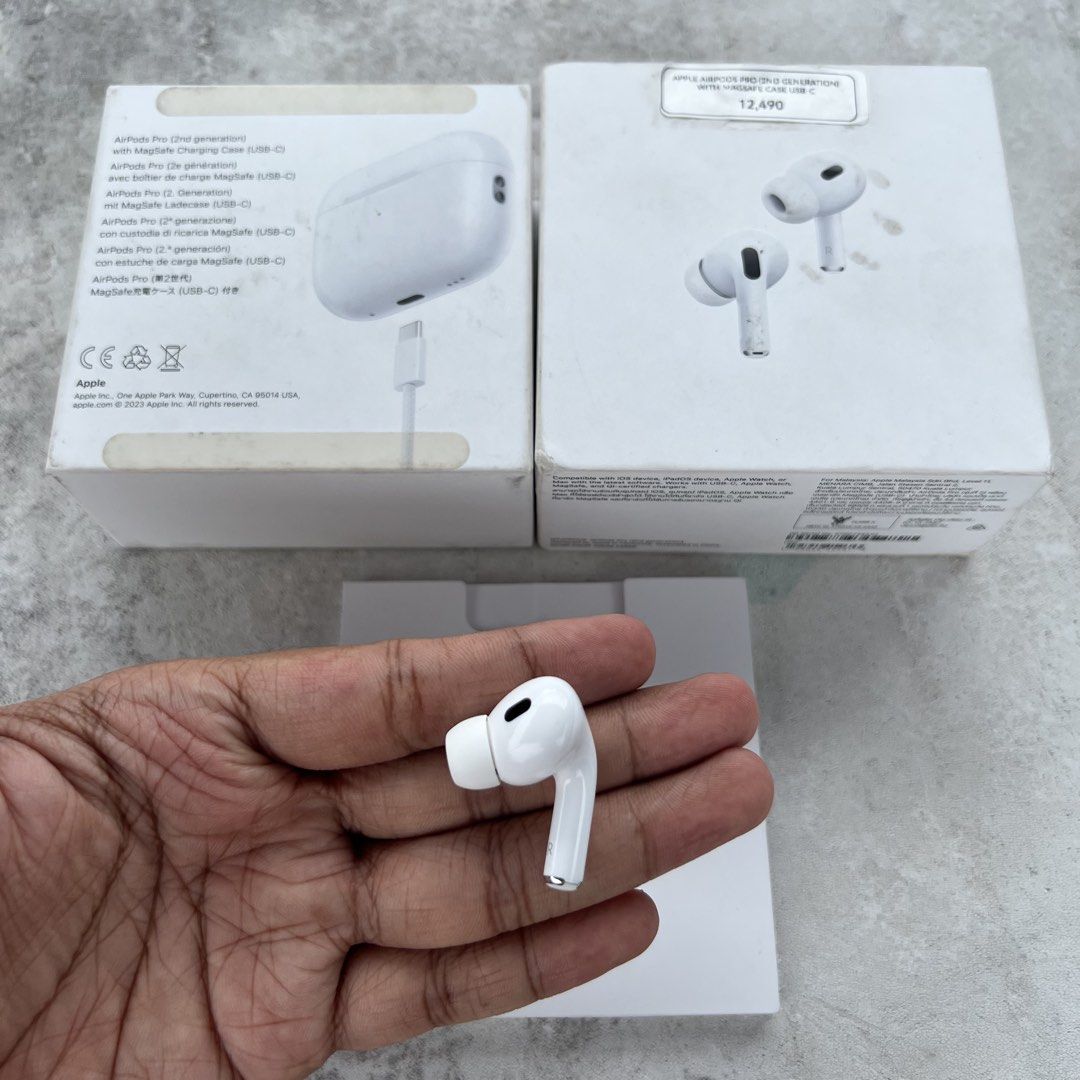 Right Pod Airpods Pro 2 Original (Lightning) (Category: Earphones) located in Cebu City. Submitted by luckyyfindss (Listing ID 1462118066, Image 1). Description: Right Pod Airpods Pro 2 Original (Lightning) I offer replacements to those missing or lost either charging case, left, and right Airpods this is the best for you 💯 - Still in great condition - A2698 Model Number - All features are working - Cleaned and sanitized - Minimal cosmetic issue