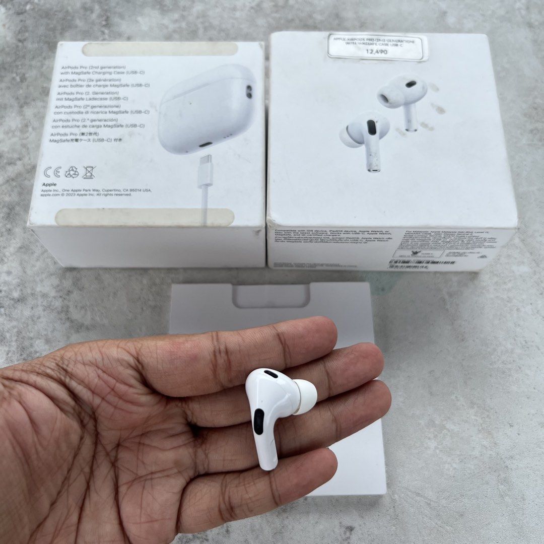 Right Pod Airpods Pro 2 Original (Lightning) (Category: Earphones) located in Cebu City. Submitted by luckyyfindss (Listing ID 1462118066, Image 2). Description: Right Pod Airpods Pro 2 Original (Lightning) I offer replacements to those missing or lost either charging case, left, and right Airpods this is the best for you 💯 - Still in great condition - A2698 Model Number - All features are working - Cleaned and sanitized - Minimal cosmetic issue