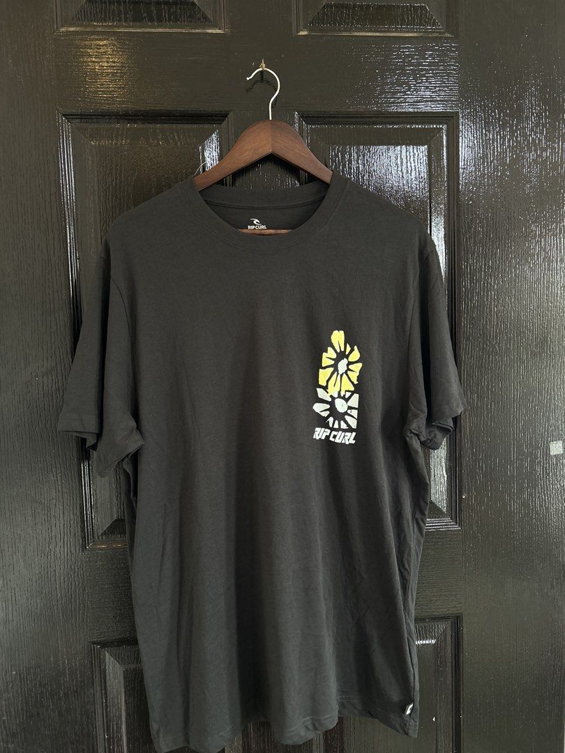 RipCurl tee (Category: Tshirts & Polo Shirts ) located in Las Pinas. Submitted by kukayskabinet (Listing ID 1462126137, Image 1). Description: 📌last price posted 📌no haggling, (TAWAD ) items are already on sale 📌 items posted are either brand new or pre-loved 📌 manage your expectations and buy at your own risk. .