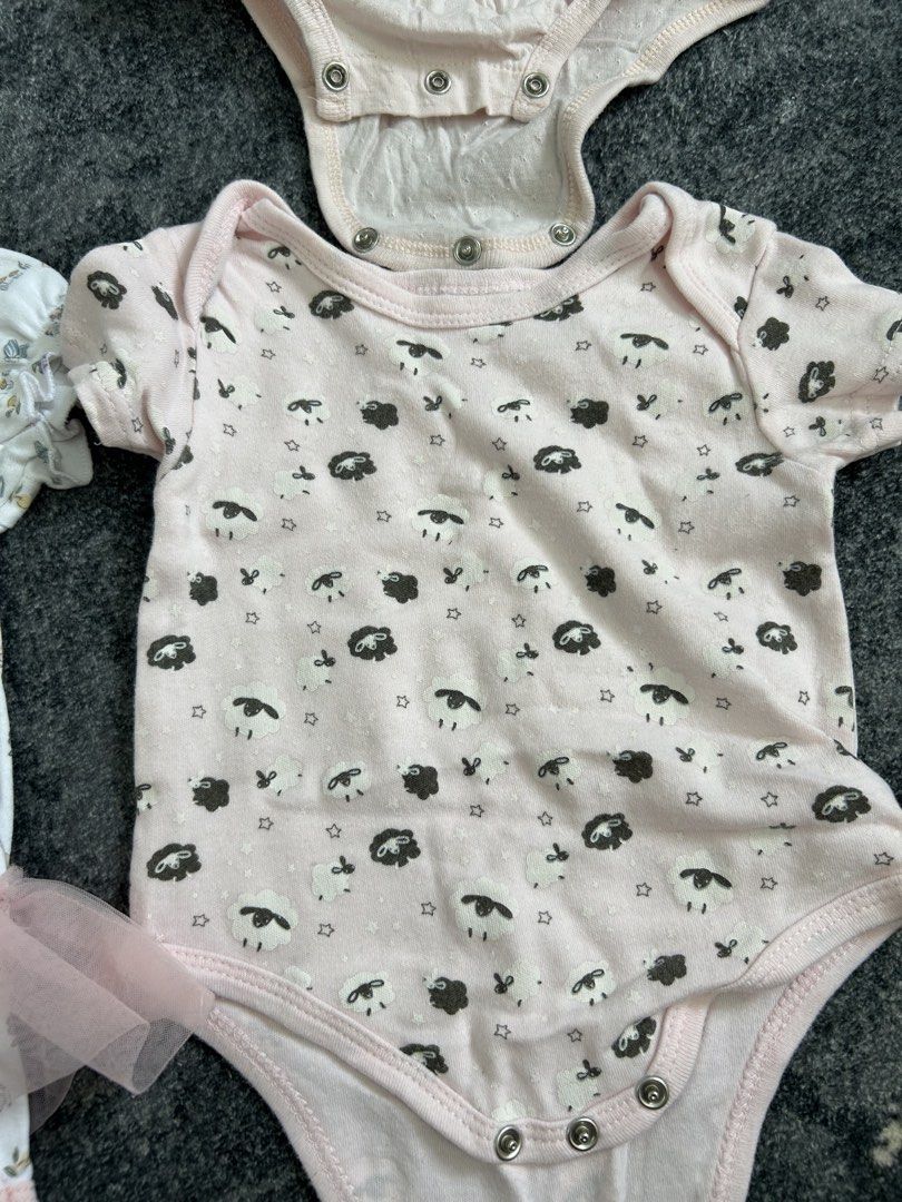 Romper Bundle (Category: Babies & Kids Fashion) located in Puchong. Submitted by aedian (Listing ID 1462123727, Image 1). Description: •brand campur • set 4 helai • self pickup on weekend or weekday malam .