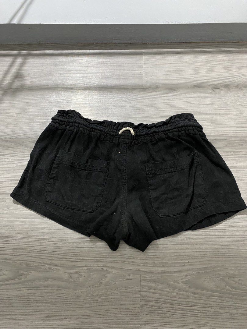 ROXY Short (Category: Shorts) located in Quezon City. Submitted by high1sthrift (Listing ID 1462099164, Image 3). Description: 🏖️ ROXY Linen Shorts - Black - Size S 🏖️ BRAND: ROXY - Legit! RN114199 - Made in China SIZE: S on tag S-P-CH-27-170 | FITS S-M (24-32 waist garterized) COLOR: Black - 100% Linen / Cotton blend - presko! MEASUREMENTS (Estimated): Waist: 12"-16" flat (24"-32" stretch) Hips: 18"-19" Length: 12"-12.5" Inseam: 2.5" DETAILS: 