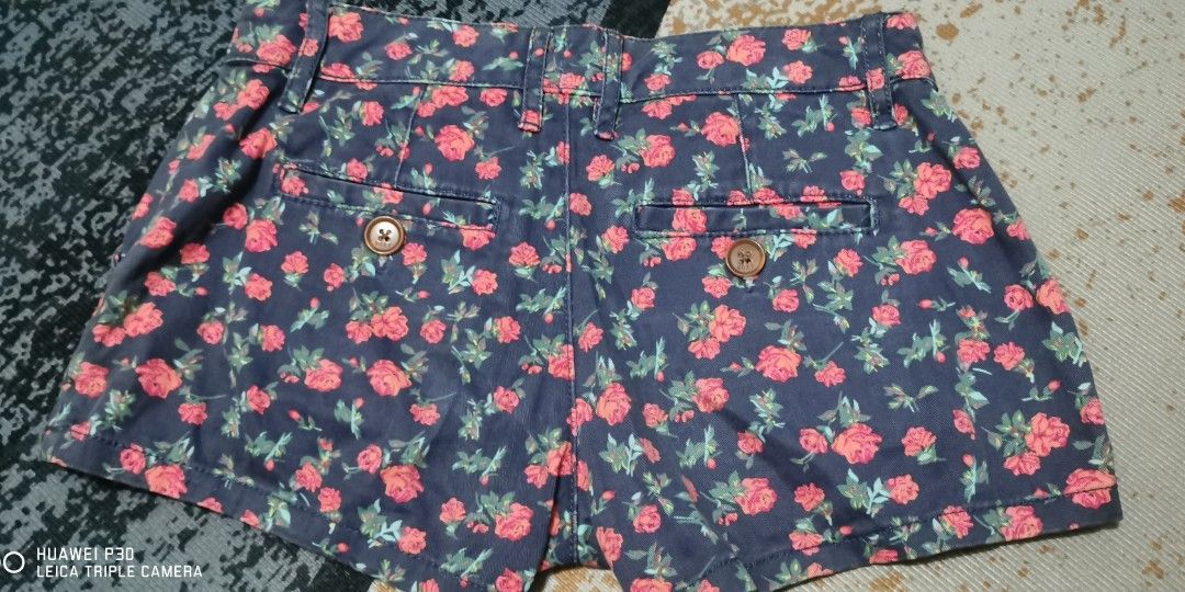 Roxy Y2k denim floral short (Category: Shorts) located in San Jose. Submitted by thrift_ni_sir (Listing ID 1462167641, Image 3). Description: Excellent condition MOD j&t Add shipping fee MOP gcash.