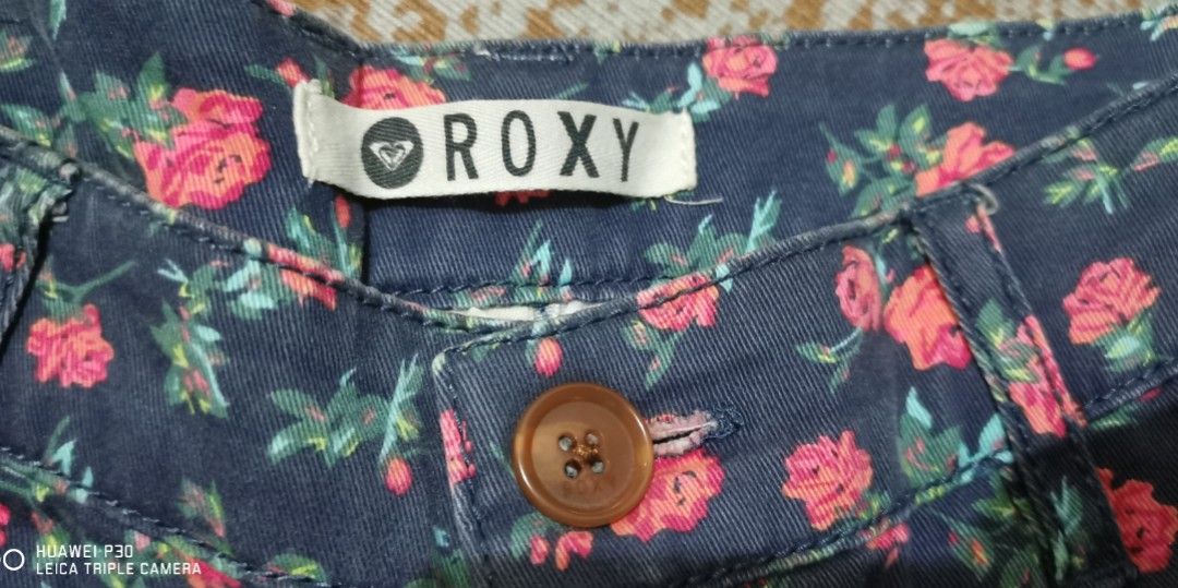 Roxy Y2k denim floral short (Category: Shorts) located in San Jose. Submitted by thrift_ni_sir (Listing ID 1462167641, Image 1). Description: Excellent condition MOD j&t Add shipping fee MOP gcash.