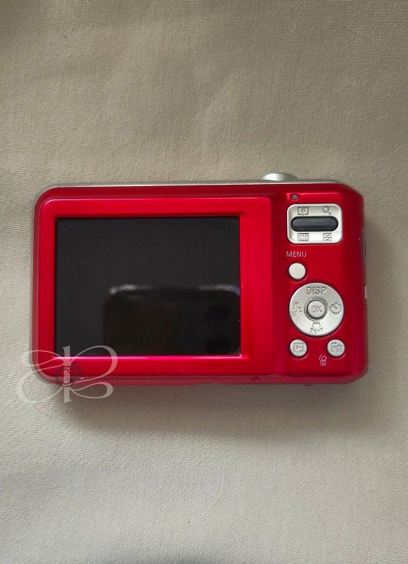 [RUSH negotiable] Samsung ES65 (Category: Cameras) located in Quezon City. Submitted by stxdio.17 (Listing ID 1462221485, Image 2). Description: (free sf around metro manila) 📸 Red Samsung ES65 10.2MP 5X optical zoom with rgb settings built in filters 📦 inclusions: 2 batteries universal charger case sd card ✨ condition: minor cosmetic scuffs on the body (does not affect output) no screen burn rfs: extra cam 📍 qc .