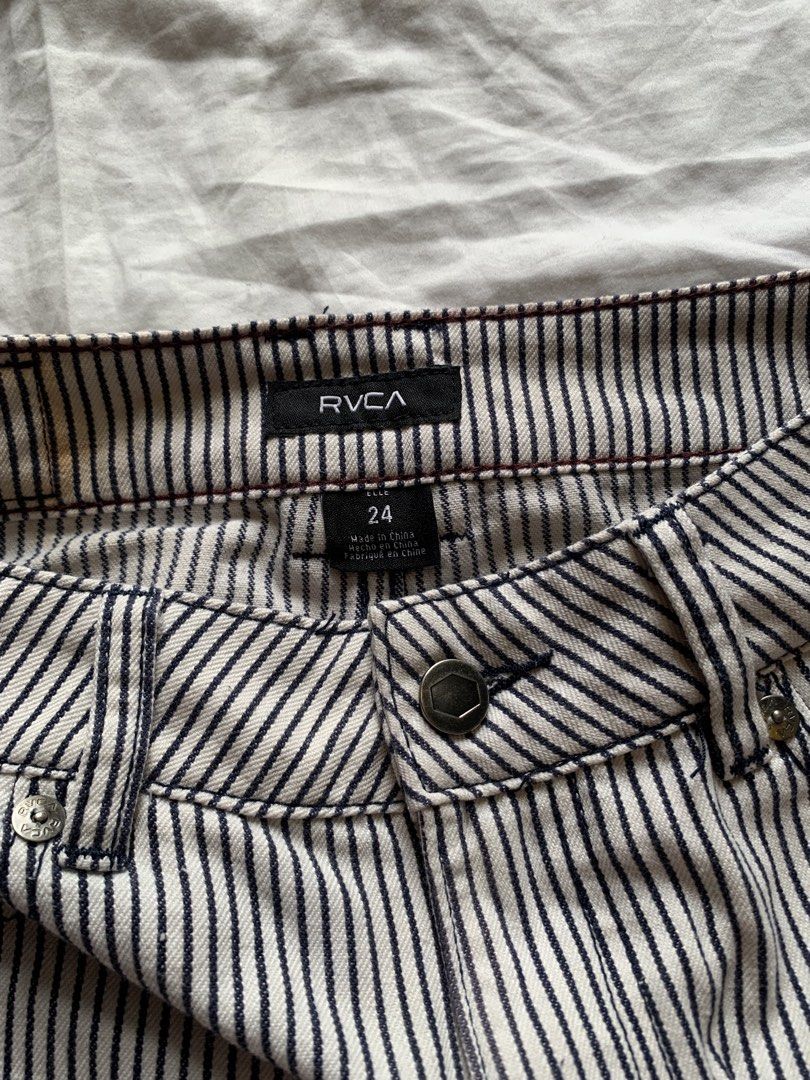 RVCA Striped Denim Mini Micro Short (Category: Shorts) located in Taguig. Submitted by prelovedbynette (Listing ID 1462057632, Image 3). Description: Waist is 24-25 inches Length is 9.5 inches Not stretchable No when worn and can’t find it on their website but it retails to about $90 Rfs: does not fit me .