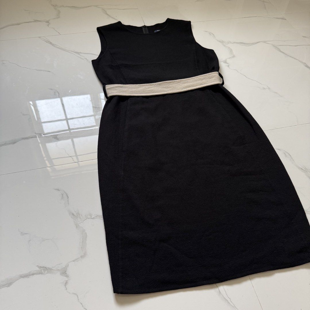 ‘S Max Mar Wool Dress (Category: Dresses) located in Santo Tomas. Submitted by the580closet (Listing ID 1462204764, Image 3). Description: - Size: 38 17.5 inches -chest 16 inches - waistline 39 inches - length.