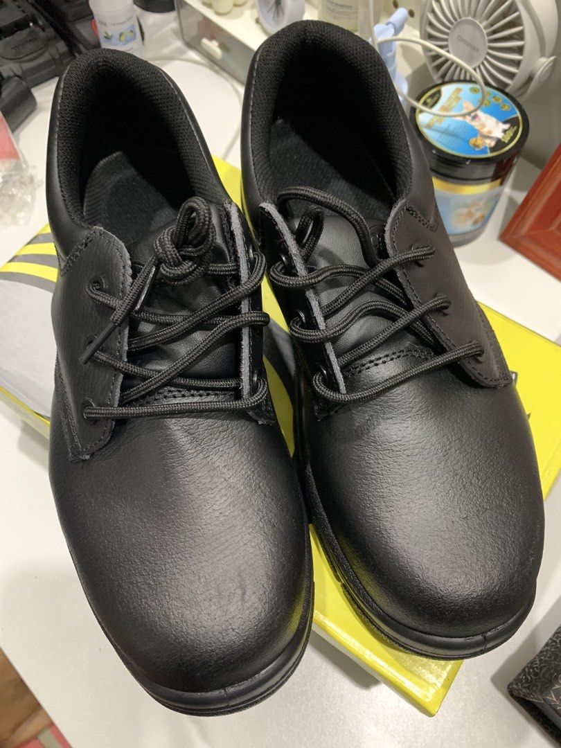 Safety Shoes (Category: Boots) located in Pasay City. Submitted by mjshopaholic (Listing ID 1462180946, Image 2). Description: Brand new with box.
