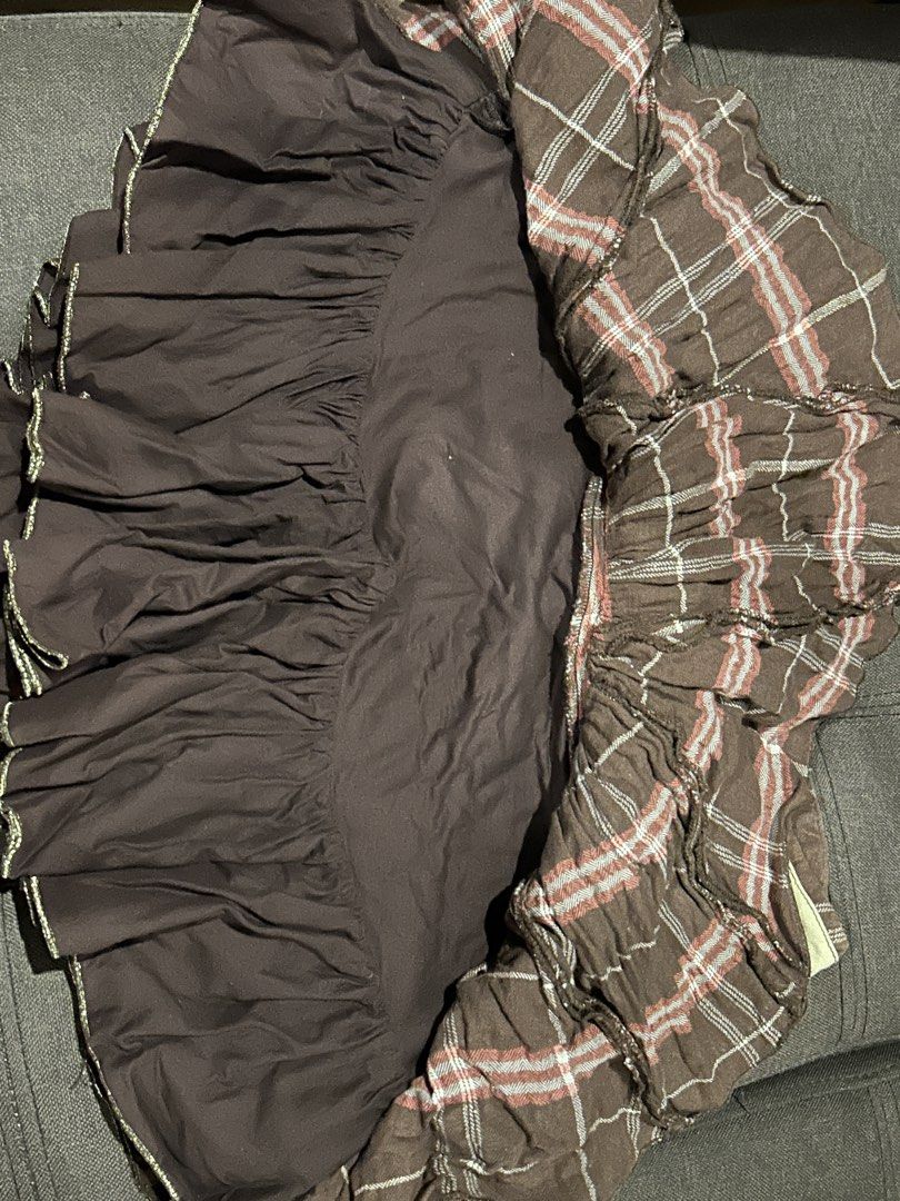 Sagar Plaid Ruffle Skirt Size S (Category: Skirts) located in Adams. Submitted by zencharm (Listing ID 1462226203, Image 3). Description: - Brown plaid skirt from Sagar - Size S - Ruffled hem with gold thread detail - Cute layered look - Versatile for casual or edgy outfits.