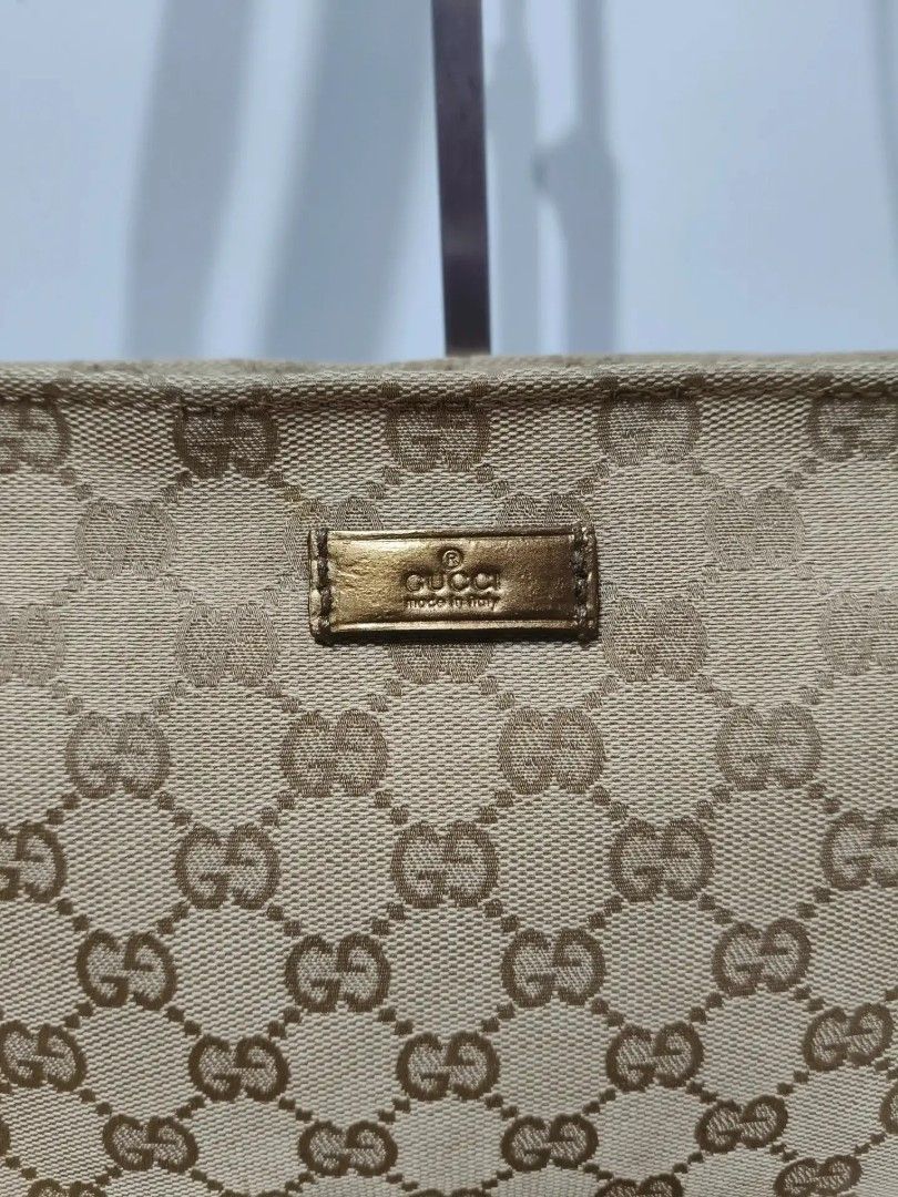 Sale! GUCCI messenger bag (Category: Shoulder Bags) located in Cabuyao City. Submitted by secondhand.shop.ph (Listing ID 1462157915, Image 2). Description: Sale❗Sale❗Sale❗ G U C C I sling bag Small size Canvas & genuine leather trim ykk zippers 📌First to pay!.