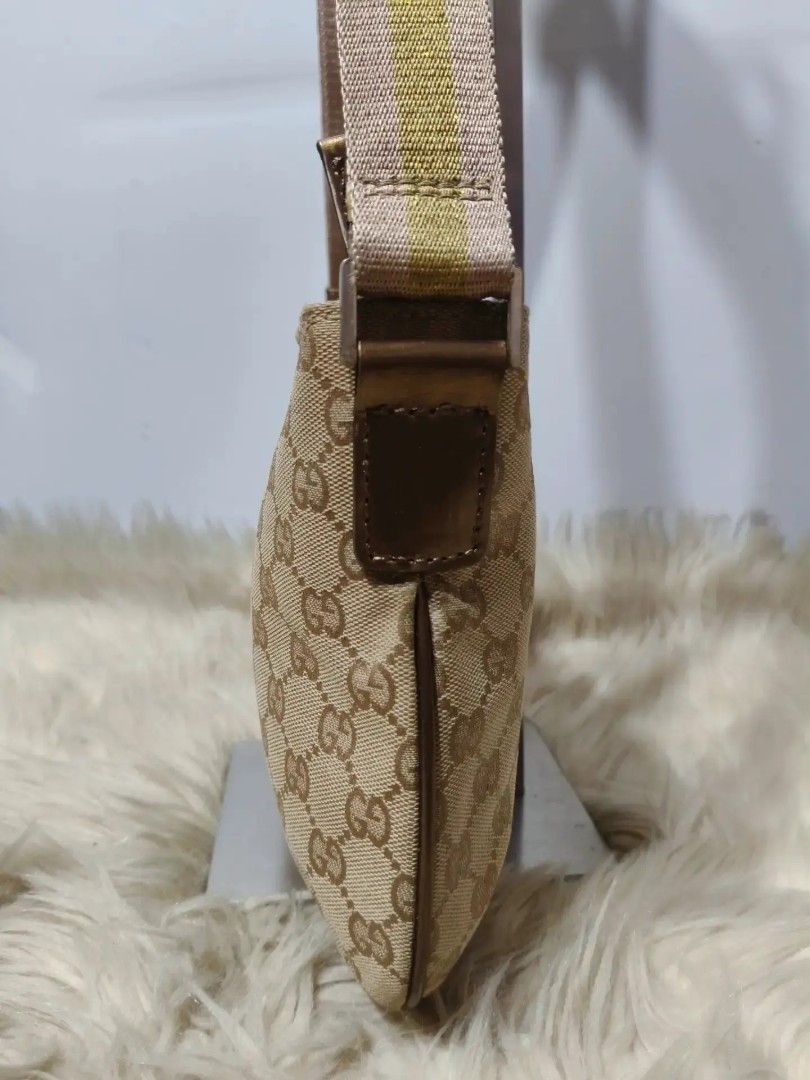 Sale! GUCCI messenger bag (Category: Shoulder Bags) located in Cabuyao City. Submitted by secondhand.shop.ph (Listing ID 1462157915, Image 3). Description: Sale❗Sale❗Sale❗ G U C C I sling bag Small size Canvas & genuine leather trim ykk zippers 📌First to pay!.