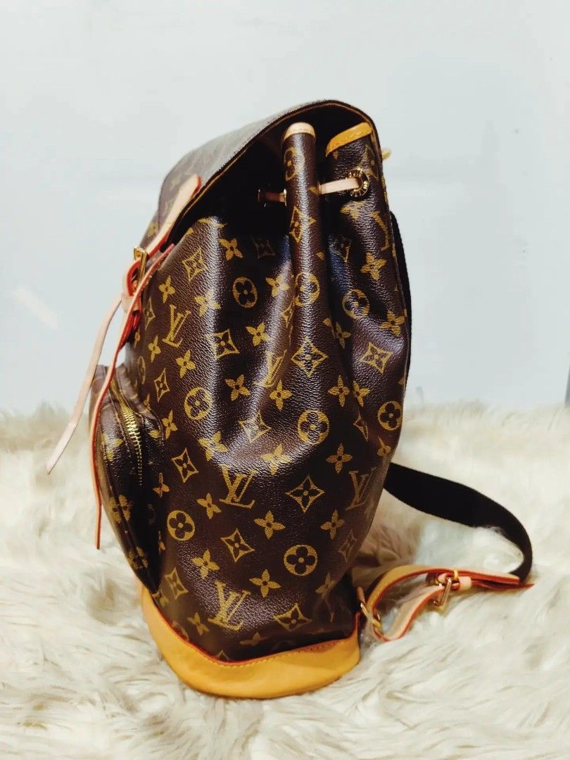 Sale! Louis Vuitton backpack (Category: Shoulder Bags) located in Cabuyao City. Submitted by secondhand.shop.ph (Listing ID 1462141738, Image 3). Description: Sale❗️Sale❗️Sale❗️ LV LIKE NEW Medium -Large coated canvas & genuine leather trim Flawless 📌First to pay!.