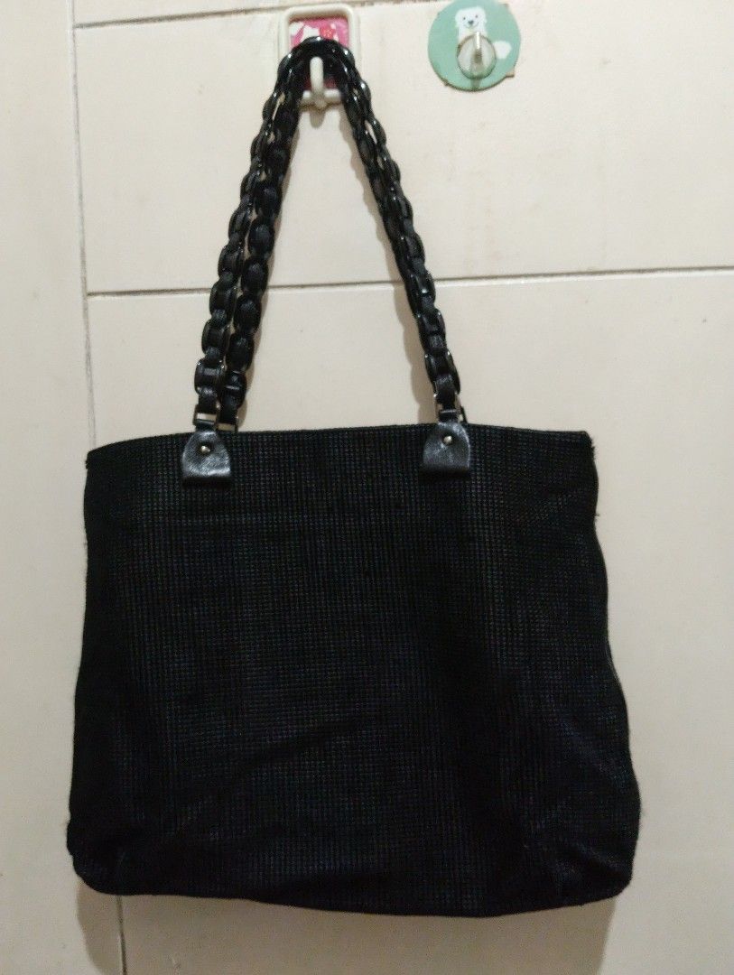Salvatore Ferragamo Black Tote Bag (Category: Luxury Bags & Wallets) located in Quezon City. Submitted by swiftcloud_070a6b (Listing ID 1462154752, Image 2). Description: - Stylish black tote bag - Features braided straps - Interior zipper pocket for security - Lined with authentic Salvatore Ferragamo logo - Accented with leather trim and hardware.
