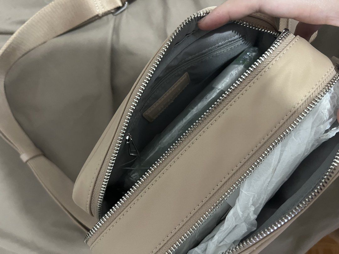 Samsonite Up-Line Crossbody Bag (Category: Cross-body Bags) located in Lucena. Submitted by heybonita (Listing ID 1462184043, Image 2). Description: Brand New ✨ Never Used Bought from a Taiwan outlet for around ₱5,500. RFS: Decluttering — I have other bags, so this has just been sitting unused. 🥹.