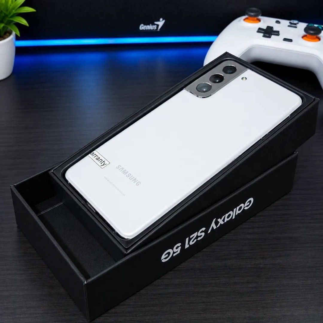 Samsung Galaxy (Category: Samsung) located in Caloocan City. Submitted by ladymishil21 (Listing ID 1462062993, Image 3). Description: Samsung Galaxy S21 5G — 256GB Phantom White For only ₱12,100😍 PAYMENT OPTIONS: ✅ Cash ✅ GCash / GCash QR PH • Pre loved/2nd hand • 99% Smooth • 101% Original / Authentic • Openline to all networks • No issue, no defects • No restrictions • Ready to use! QUICK SPECS 6.2 inch Single Sim Dynamic AMOLED 2X, 120Hz Andr