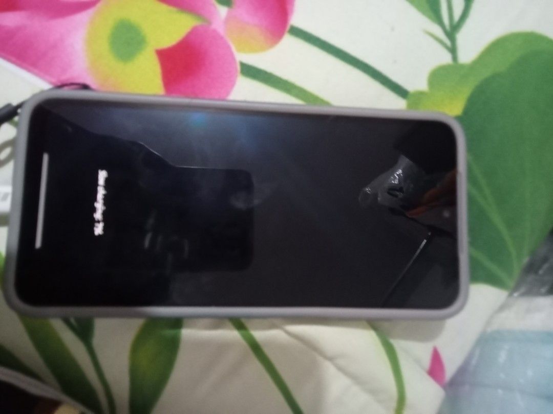 Samsung galaxy A17 5G (Category: Samsung) located in Mandaluyong City. Submitted by hinalmhary33271 (Listing ID 1462260408, Image 2). Description: Samsung A17 5G almost like new,just bought 2 months ago. RFS: cash emergency need.with box. no charger. meet me up at Greenfield District Mandaluyong City or Cubao or Lalamove,df to be shouldered by buyer..