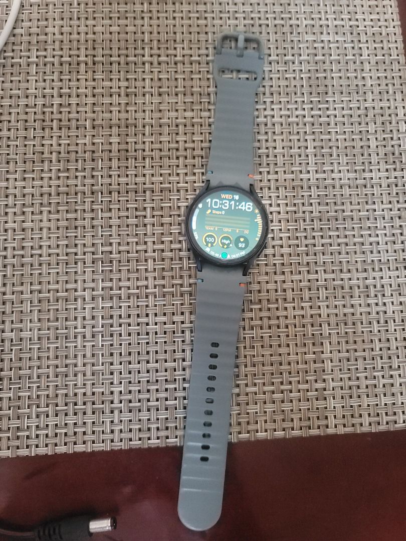 Samsung Galaxy Watch 6 40mm (Category: Wearables & Smart Watches) located in Caloocan City. Submitted by niel3666 (Listing ID 1462063886, Image 1). Description: - Samsung Galaxy Watch 6 40mm.