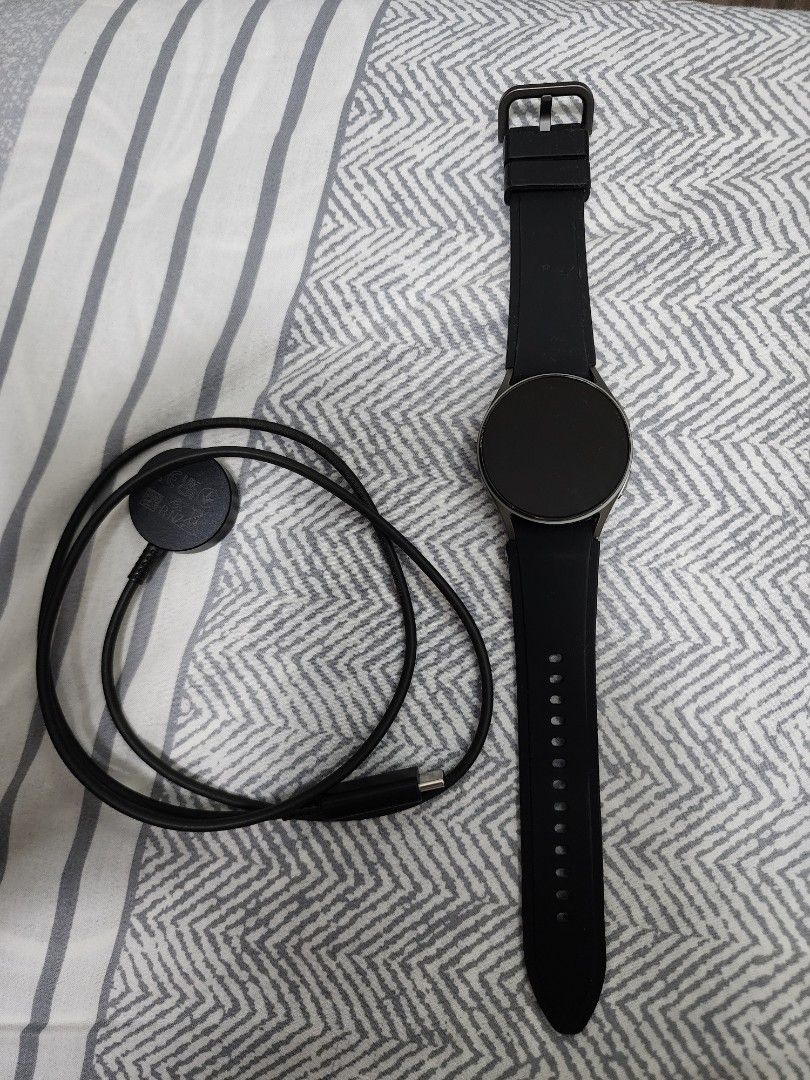 Samsung Galaxy Watch 6 Classic Smartwatch (Category: Wearables & Smart Watches) located in Manila. Submitted by iiivvvyyy02127 (Listing ID 1462188640, Image 1). Description: .