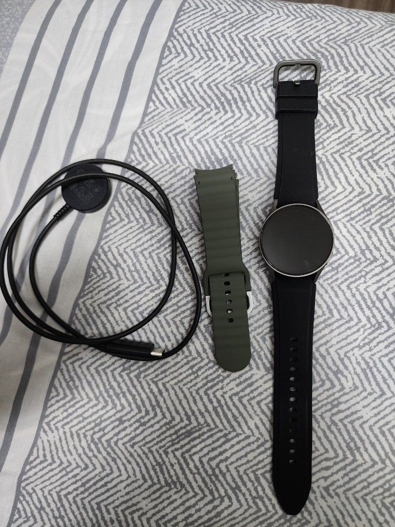 Samsung Galaxy Watch 6 Classic Smartwatch (Category: Wearables & Smart Watches) located in Manila. Submitted by iiivvvyyy02127 (Listing ID 1462188640, Image 2). Description: .