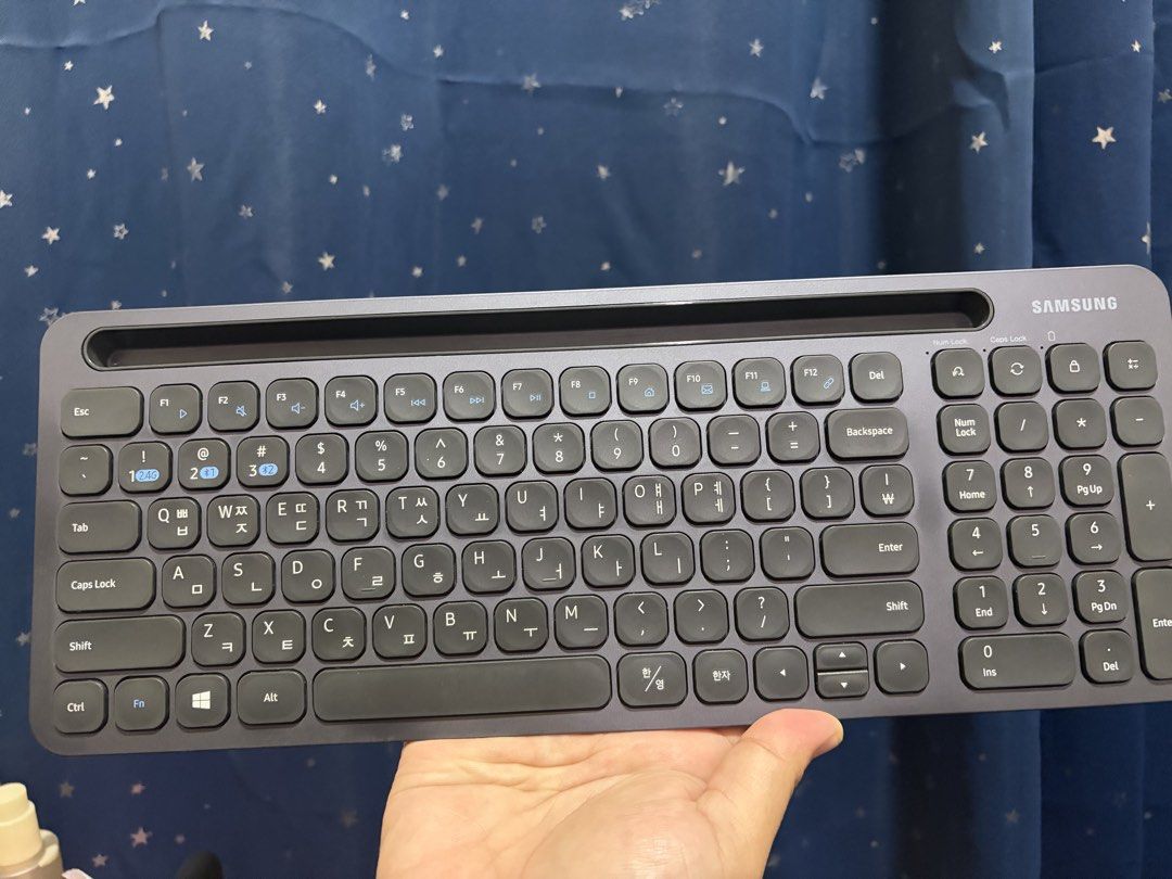 Samsung SK-P1000B Multi Wireless Keyboard (Category: Computer Keyboard) located in Caloocan City. Submitted by kazunaga5981472 (Listing ID 1462247135, Image 1). Description: Authentic Samsung wireless keyboard. Bought from South Korea. Model SK-P100B Can connect using bluetooth and 2.4ghz dongle. Used twice. RFS: upgraded to Logitech MX Keys.