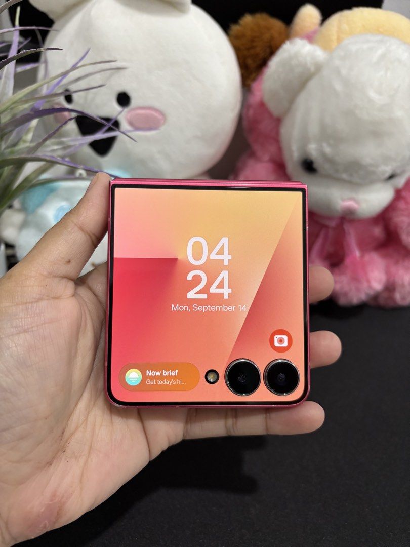 SAMSUNG Z FLIP7 512gb openline (Category: Samsung) located in Mandaluyong City. Submitted by cellspaceph (Listing ID 1462066536, Image 3). Description: SAMSUNG Z FLIP7 5g 512GB 12GB RAM no amoled burn issue: minimal dent/scratch php27,500‼️unit only.