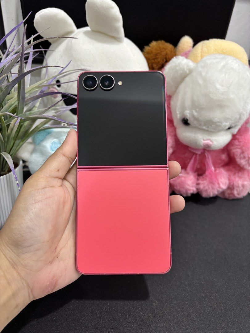 SAMSUNG Z FLIP7 512gb openline (Category: Samsung) located in Mandaluyong City. Submitted by cellspaceph (Listing ID 1462066536, Image 1). Description: SAMSUNG Z FLIP7 5g 512GB 12GB RAM no amoled burn issue: minimal dent/scratch php27,500‼️unit only.