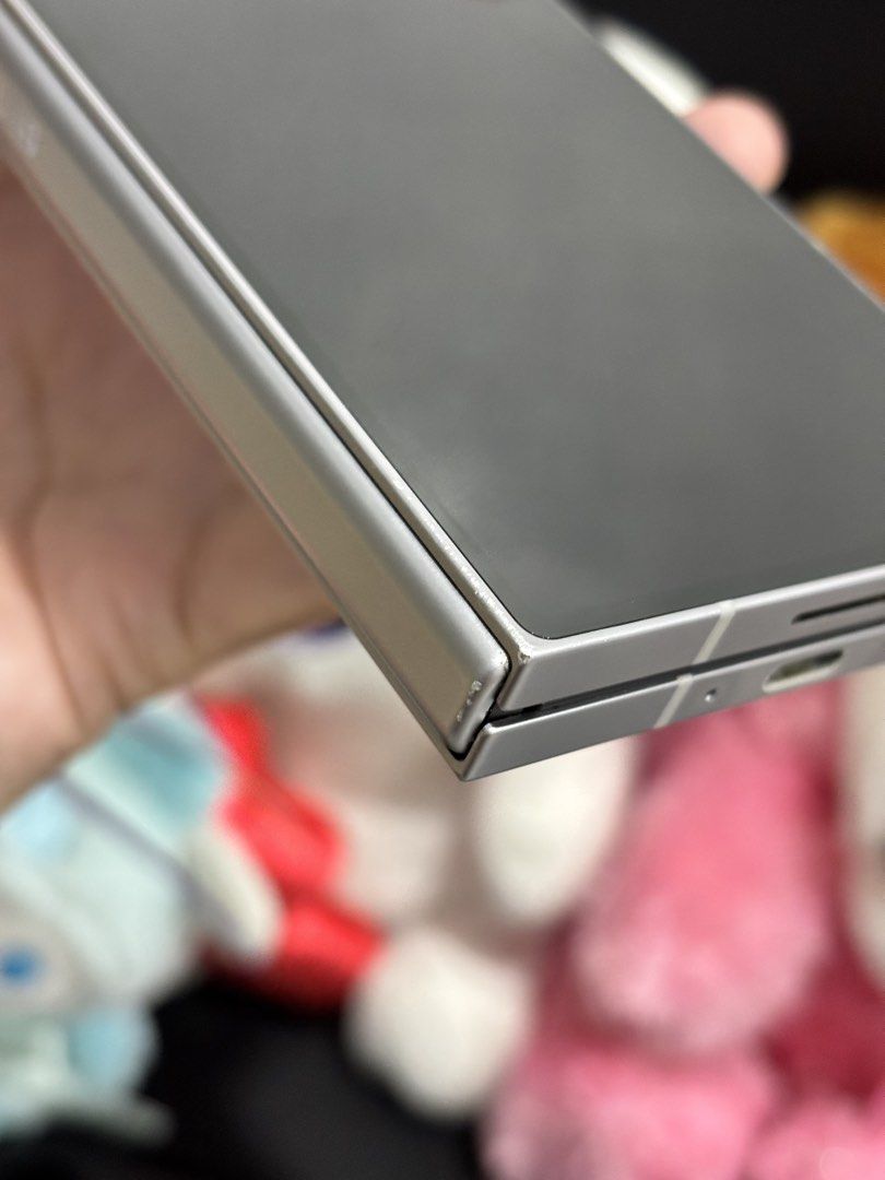 SAMSUNG Z FOLD6 512GB openline (Category: Samsung) located in Mandaluyong City. Submitted by cellspaceph (Listing ID 1462066936, Image 3). Description: SAMSUNG Z FOLD6 512GB 12GB RAM no amoled burn issue: minimal dent/scratch php33,000‼️with box same imei, case.